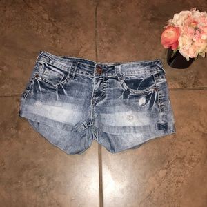 Wallflower Size 9 Distressed Shorts